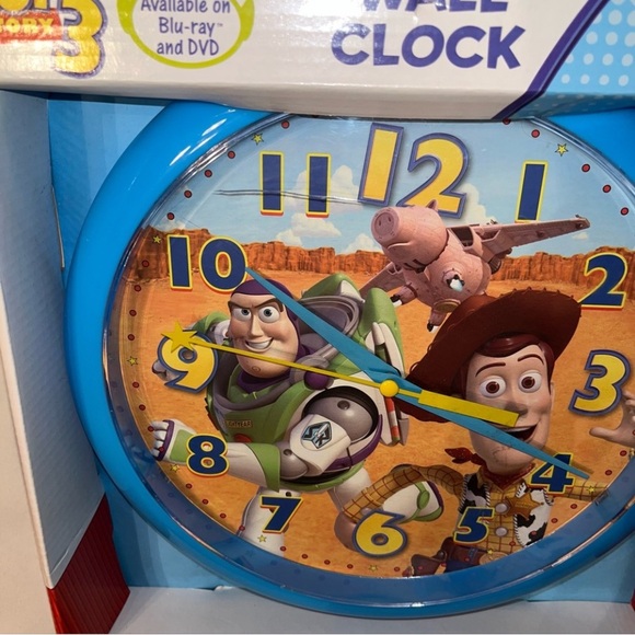 Disney Pixar Toy Story 3 Wall Clock Round 10” Woody Buzz & Hamm BNIB New in Box - Picture 3 of 14